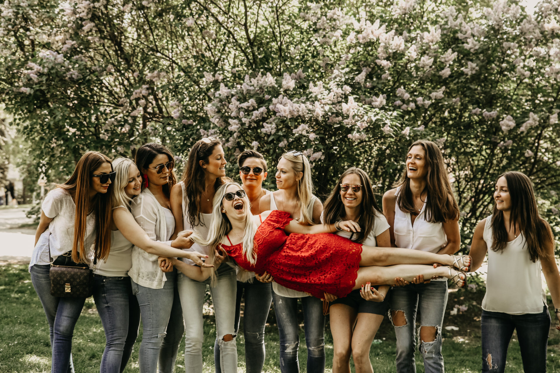 Bachelorette Party Photoshoot Ideas Poses What To Wear