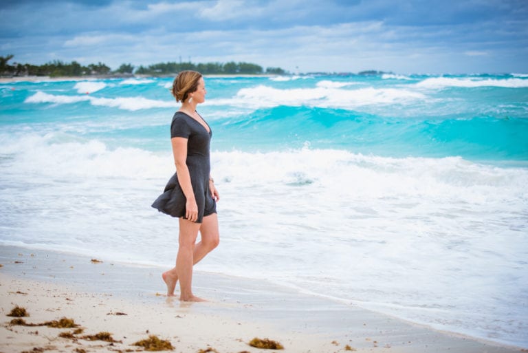 Beach Photoshoot Ideas & What to Wear: 7 Tips From a Pro Photographer