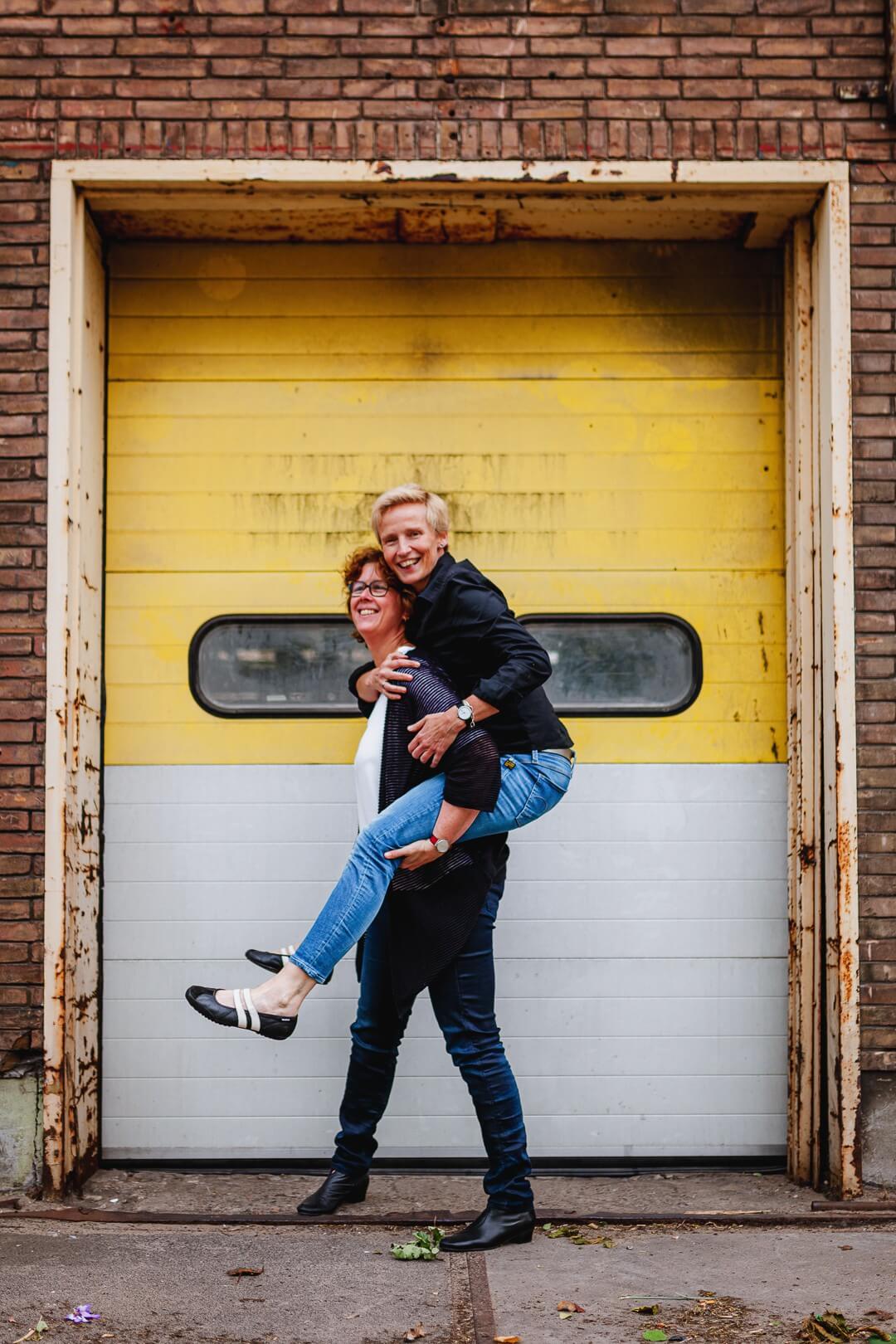 9 Fun, Romantic & Unique Couple Photoshoot Ideas with Poses