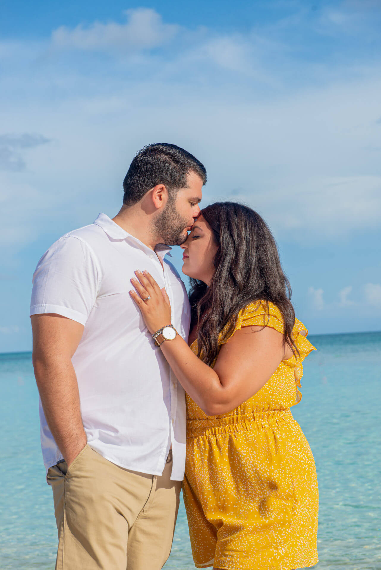 Couple's vacation photoshoot in Nassau, the Bahamas in Colonial Beach ...