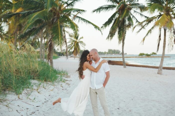 key-west-florida-proposal-photographer-local-lens-smathers-beach