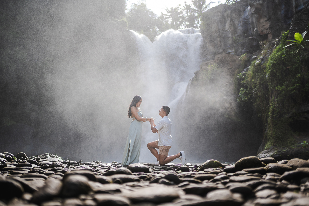 hire a proposal photograhper in Bali