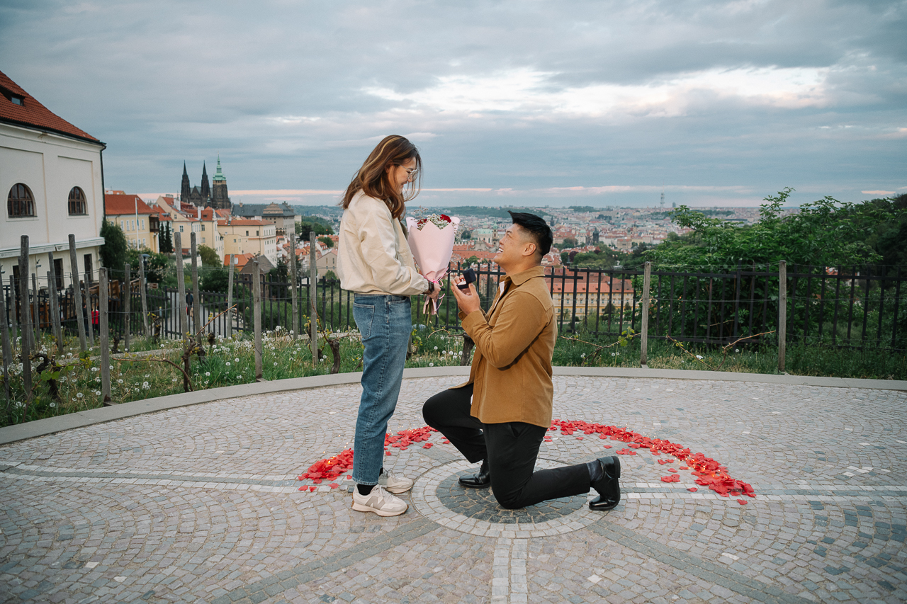 book a proposal photo shoot in Prague cta image