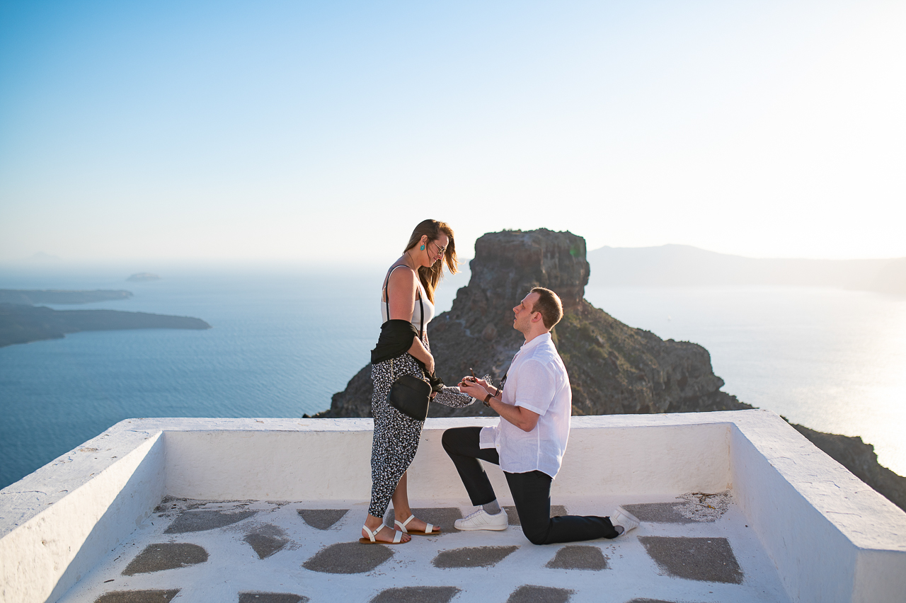 featured photo spot in Santorini for proposals photo shoots