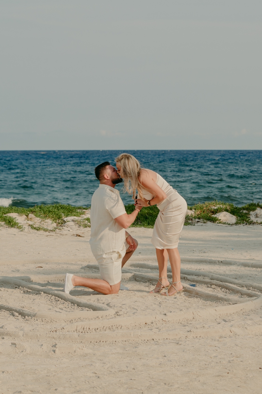 hire a proposal photograhper in Tulum