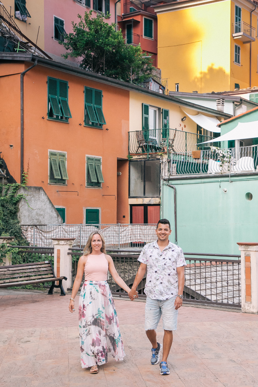 hire a proposal photograhper in Cinque Terre