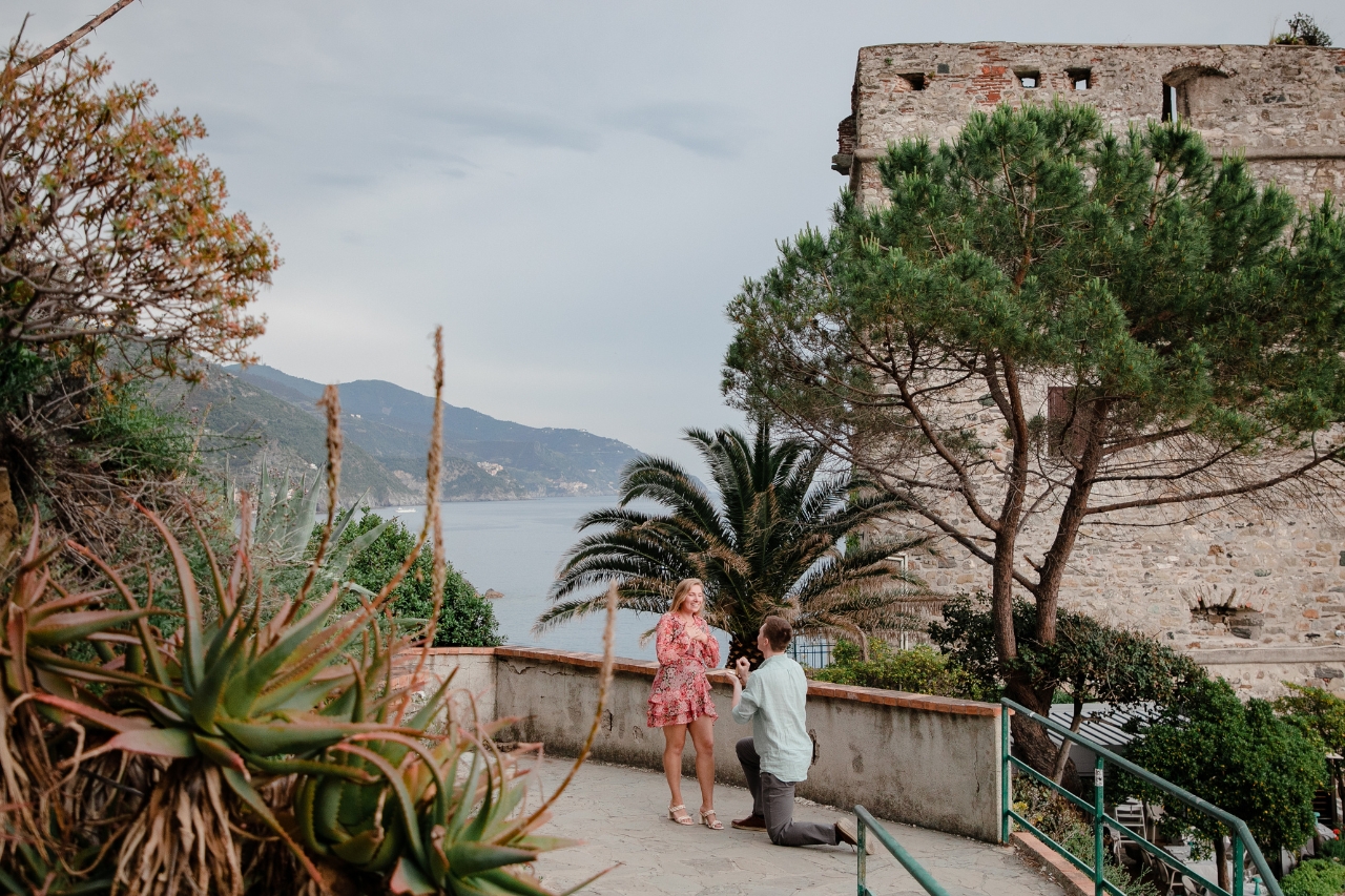 featured photo spot in Cinque Terre for proposals photo shoots