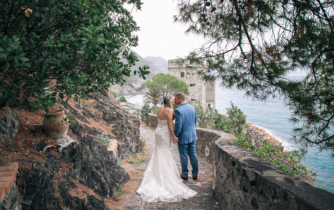 book a proposal photo shoot in Cinque Terre cta image