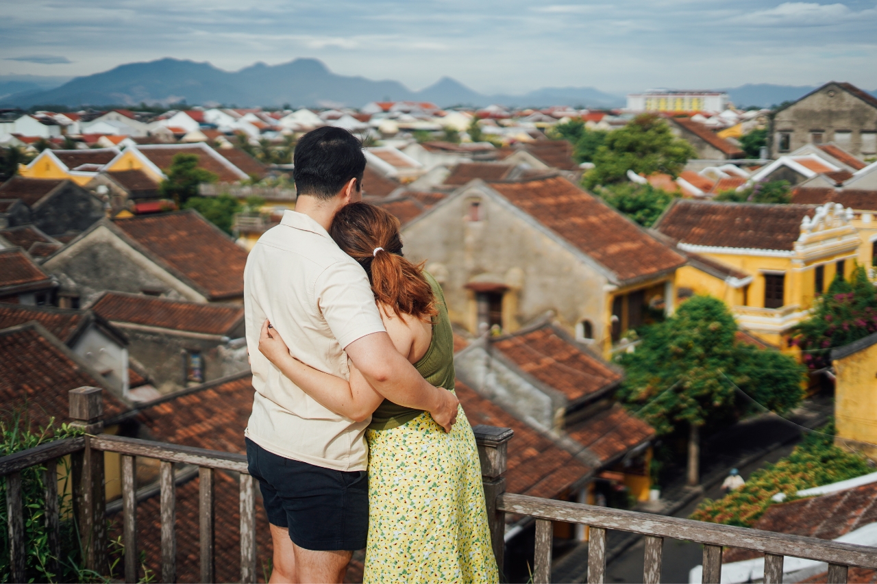 hire a proposal photograhper in Hoi An