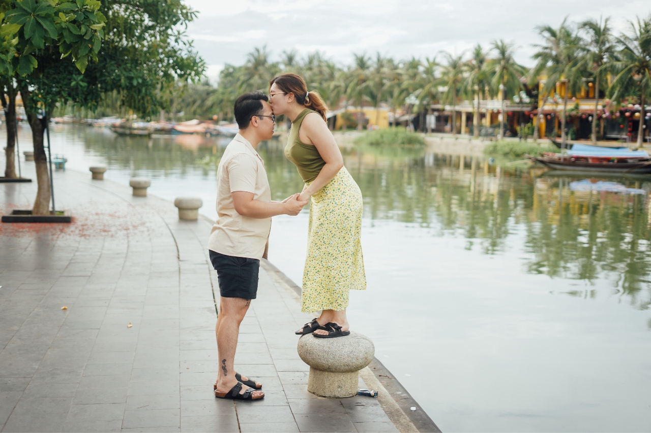 hire a proposal photograhper in Hoi An