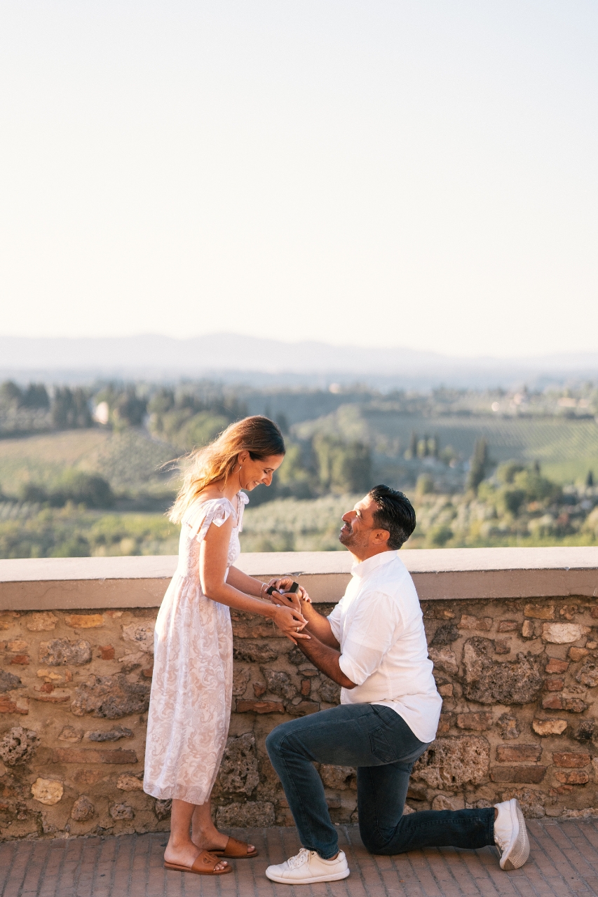 hire a proposal photograhper in Tuscany