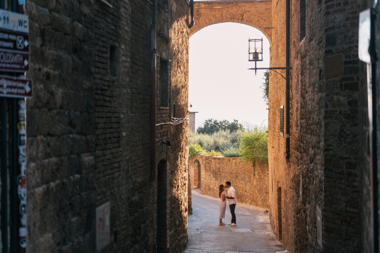 hire a proposal photograhper in Tuscany