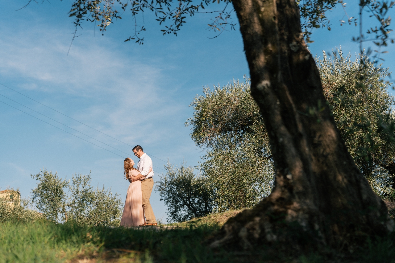 hire a proposal photograhper in Tuscany