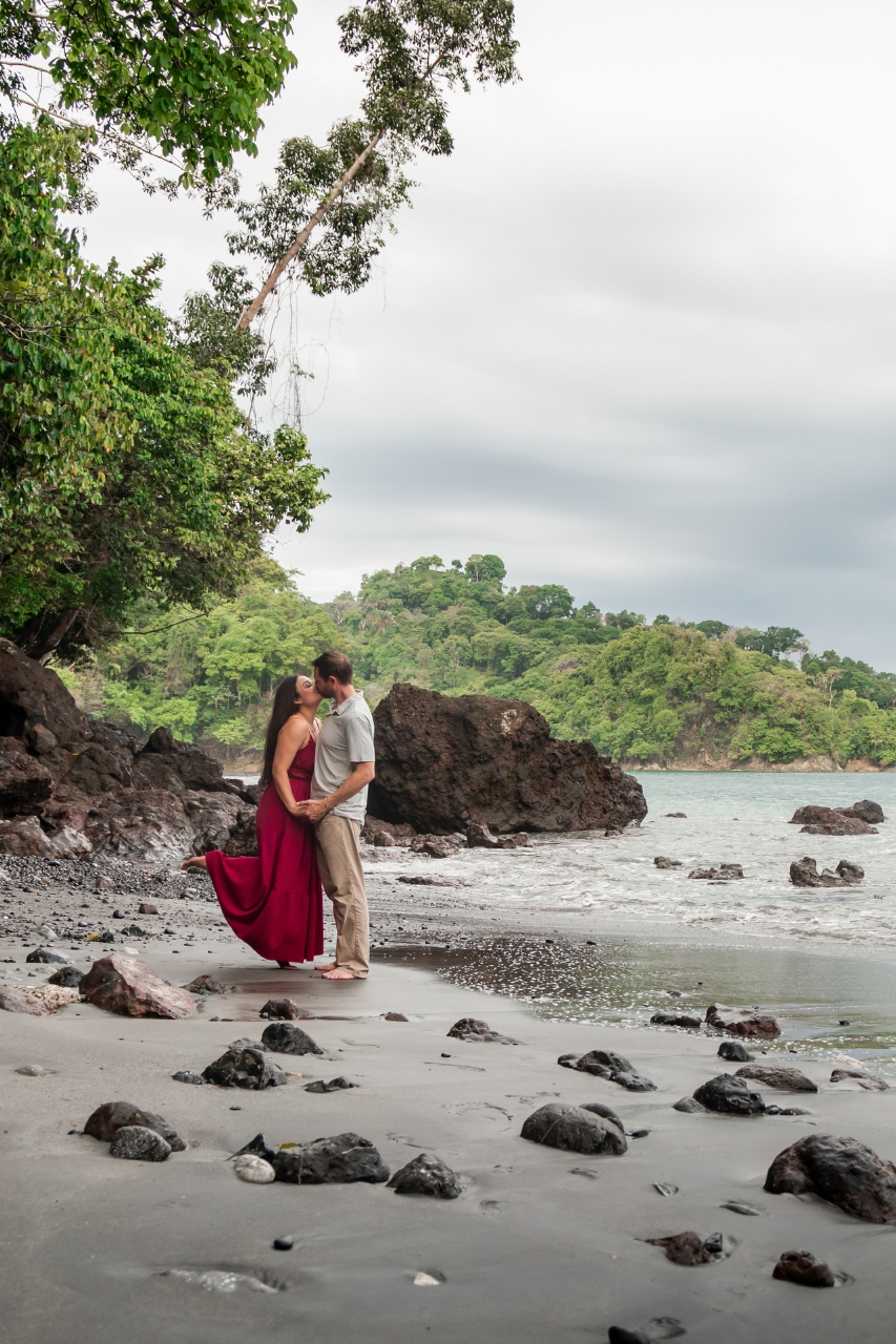 hire a proposal photograhper in Quepos
