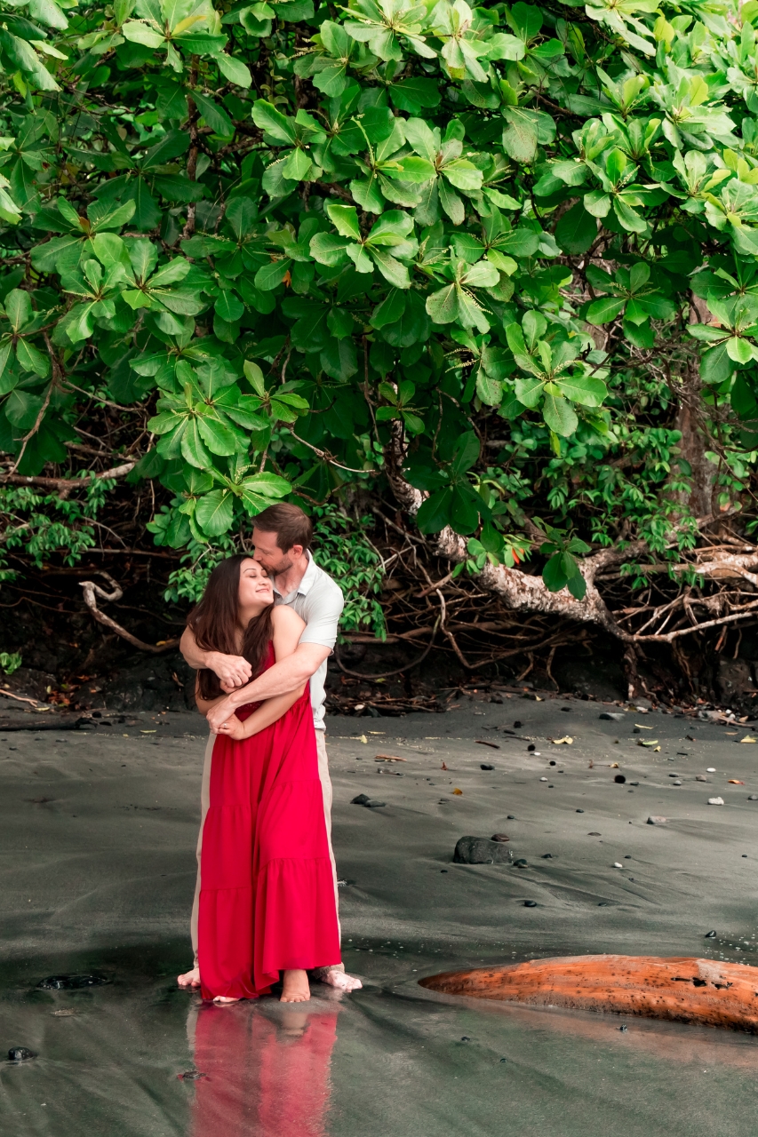 hire a proposal photograhper in Quepos